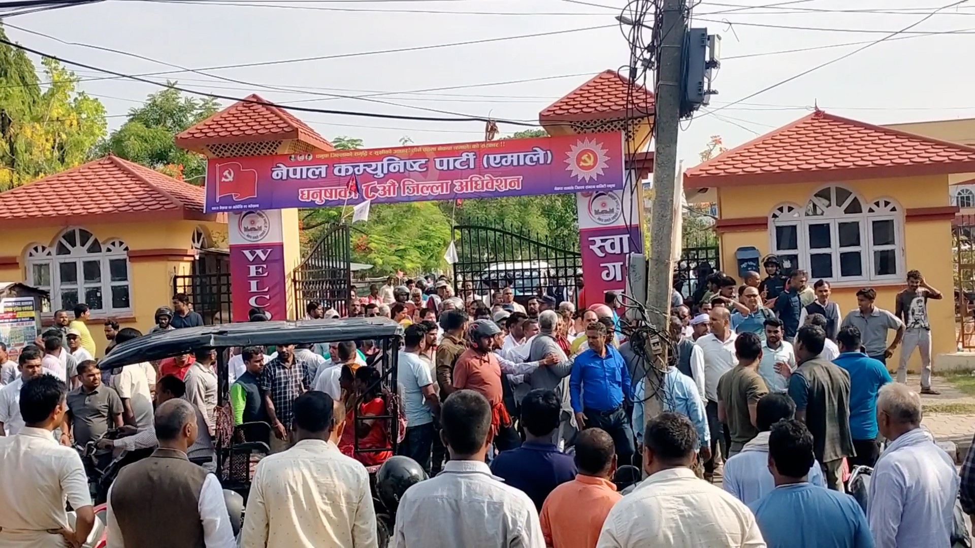 एमाले धनुषा अधिवेशनमा झडप, अवस्था तनावग्रस्त