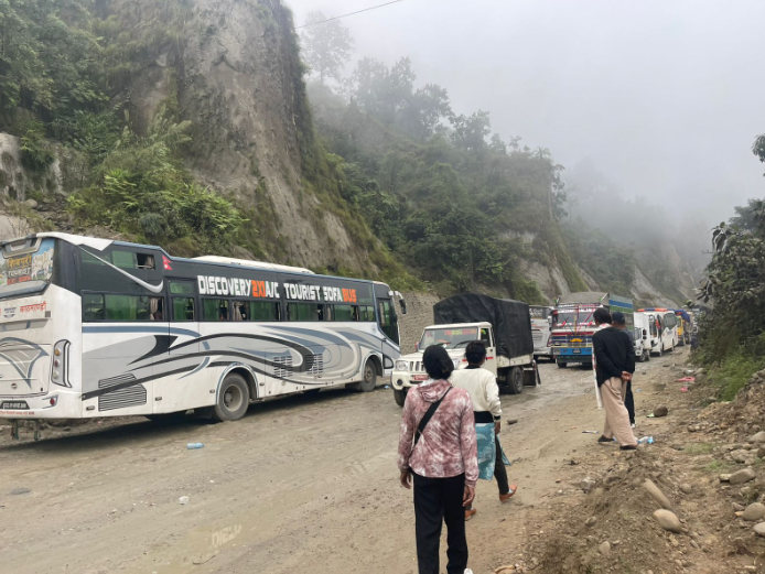 दाउने सडकमा वर्षौंदेखिको जाम समस्या यथावत्, यात्रु दैनिक सास्तीमा