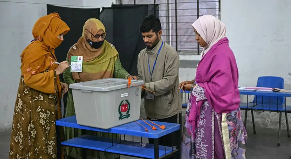 प्रधानमन्त्री शेख हसिना भारत भागेपछि बंगलादेशमा पहिलोपटक आज निर्वाचन हुँदै