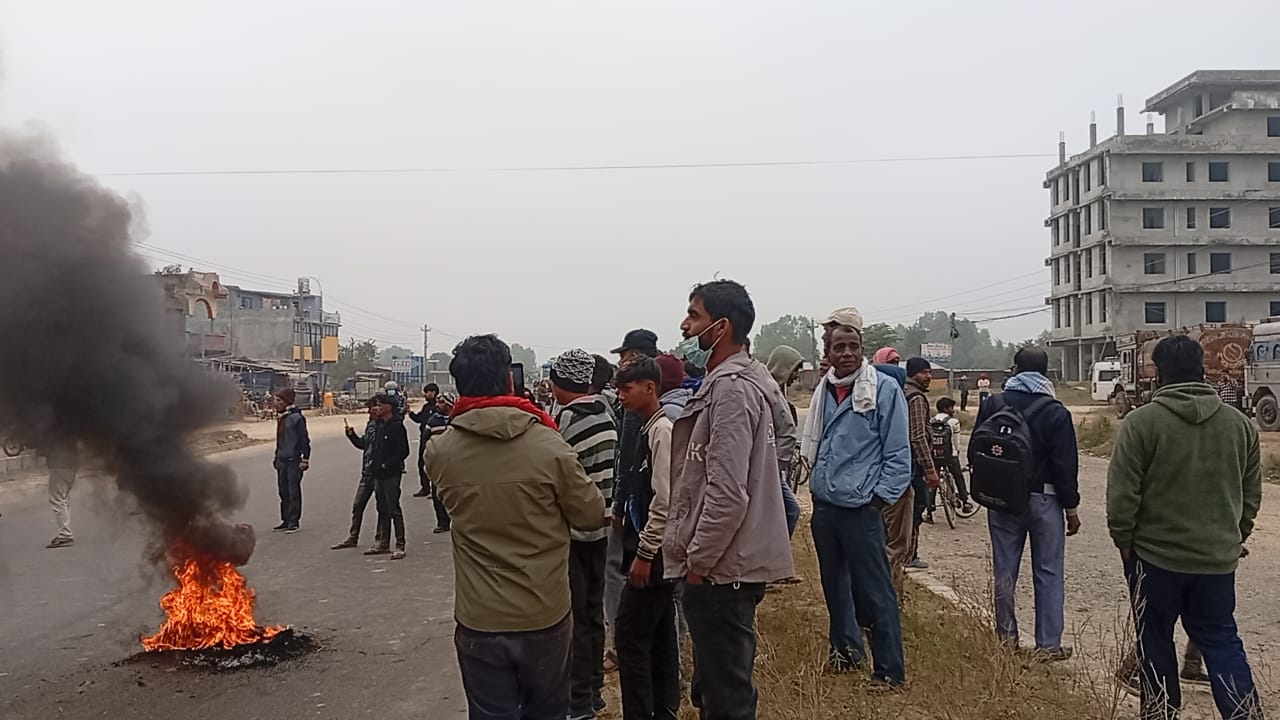 बंगलादेशमा हिन्दुमाथि भएको हत्याको विरोधमा प्रदर्शन, पूर्व–पश्चिम राजमार्ग अवरुद्ध