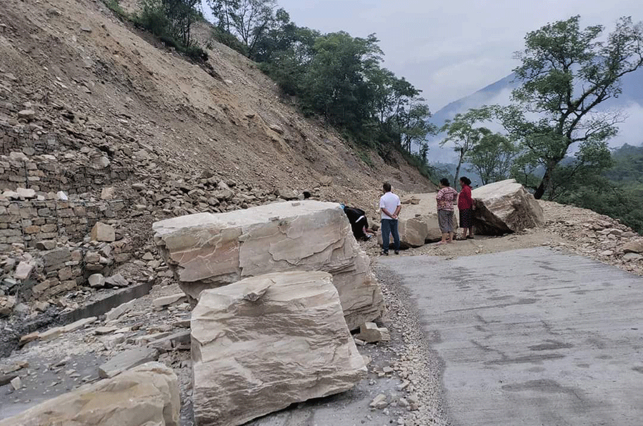 जोखिम बढेपछि बेँसीसहर-चामे र सुन्दरबजार-भोर्लेटार सडकखण्डमा गाडी चलाउन रोक