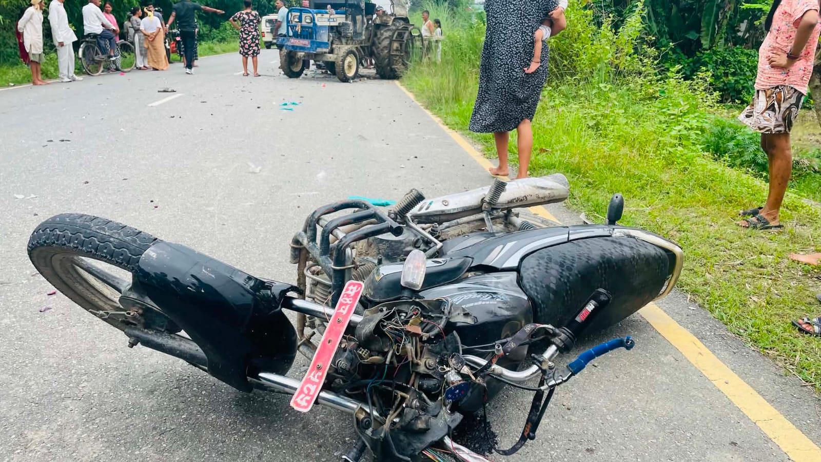ट्याक्टरको ठक्करबाट बाबु छोरीको मृत्यु, आमा गम्भीर घाइते