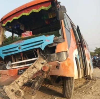 बस र म्याजिक ठोक्किँदा युवतीको घटनास्थलमै मृत्यु