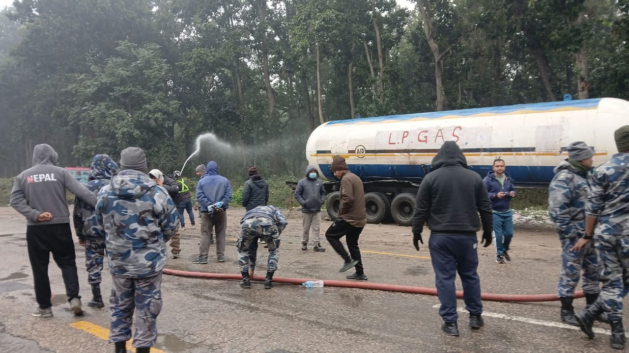 २४ घण्टा देखि अवरुद्ध चन्द्रनिगाहपुर–धन्सार सडकखण्ड खुल्यो, सवारी सञ्चालन सुचारु