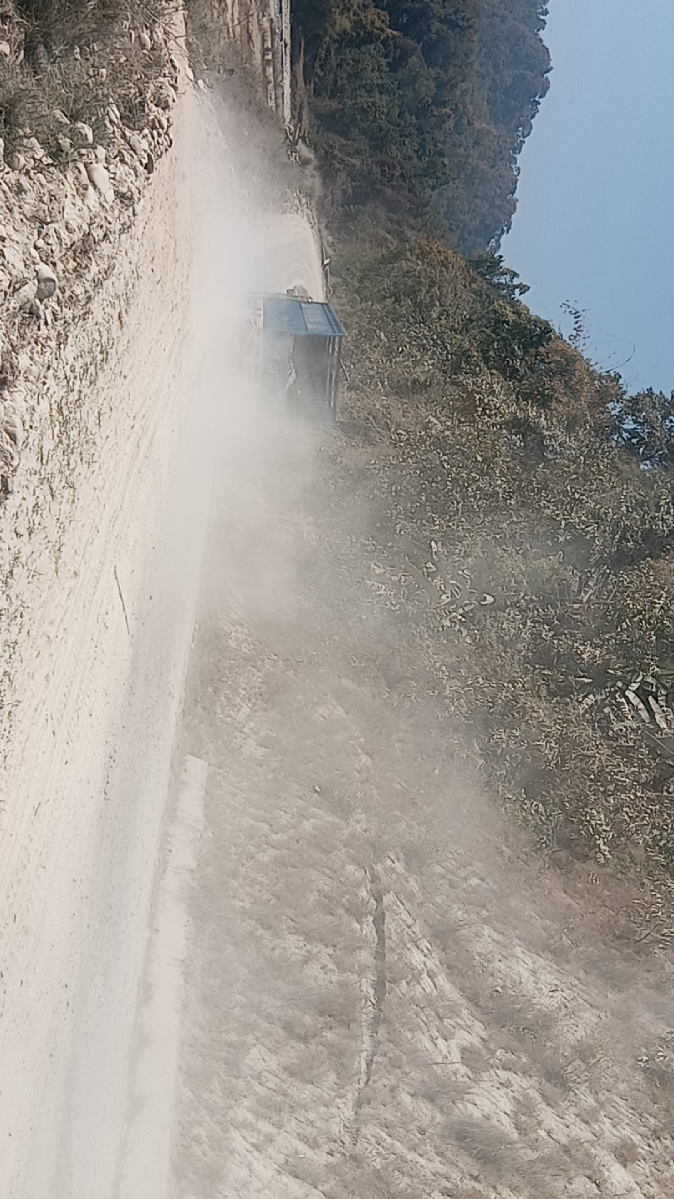 दमक–चिसोपानी सडकः  सात दिनको वाचा सात वर्षसम्म अलपत्र, ठेक्का विवाद र कालोसूचीले झन् जटिलता