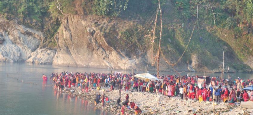 देवघाटमा माघेसङ्क्रान्ति मेलाको रौनक,तीन लाखले दर्शन गर्ने अनुमान