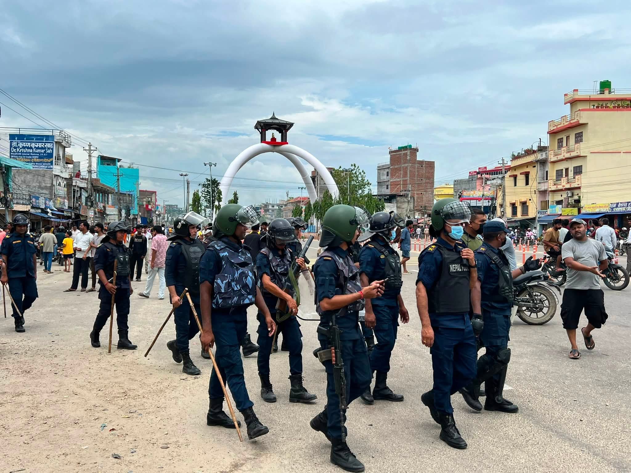 धनुषा र सिरहामा आज पनि कर्फ्युः बिहान ५ः०० देखि १०ः०० बजेसम्म अत्यावश्यक सामग्री खरिद गर्न पाइने