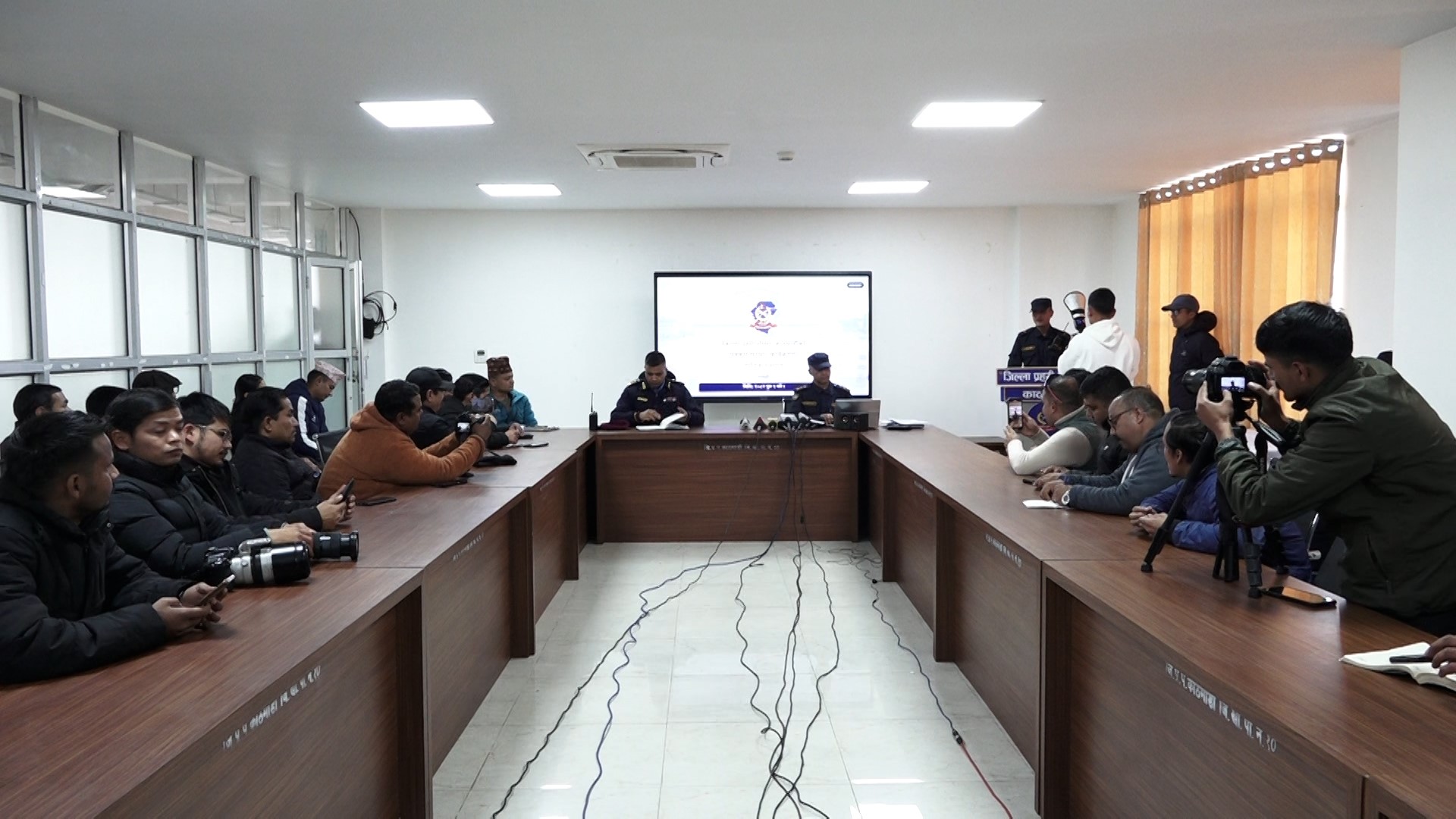 क्यासिनोमा खेल  खेल्ने र खेलाउने गरी ७ जना पक्राउ