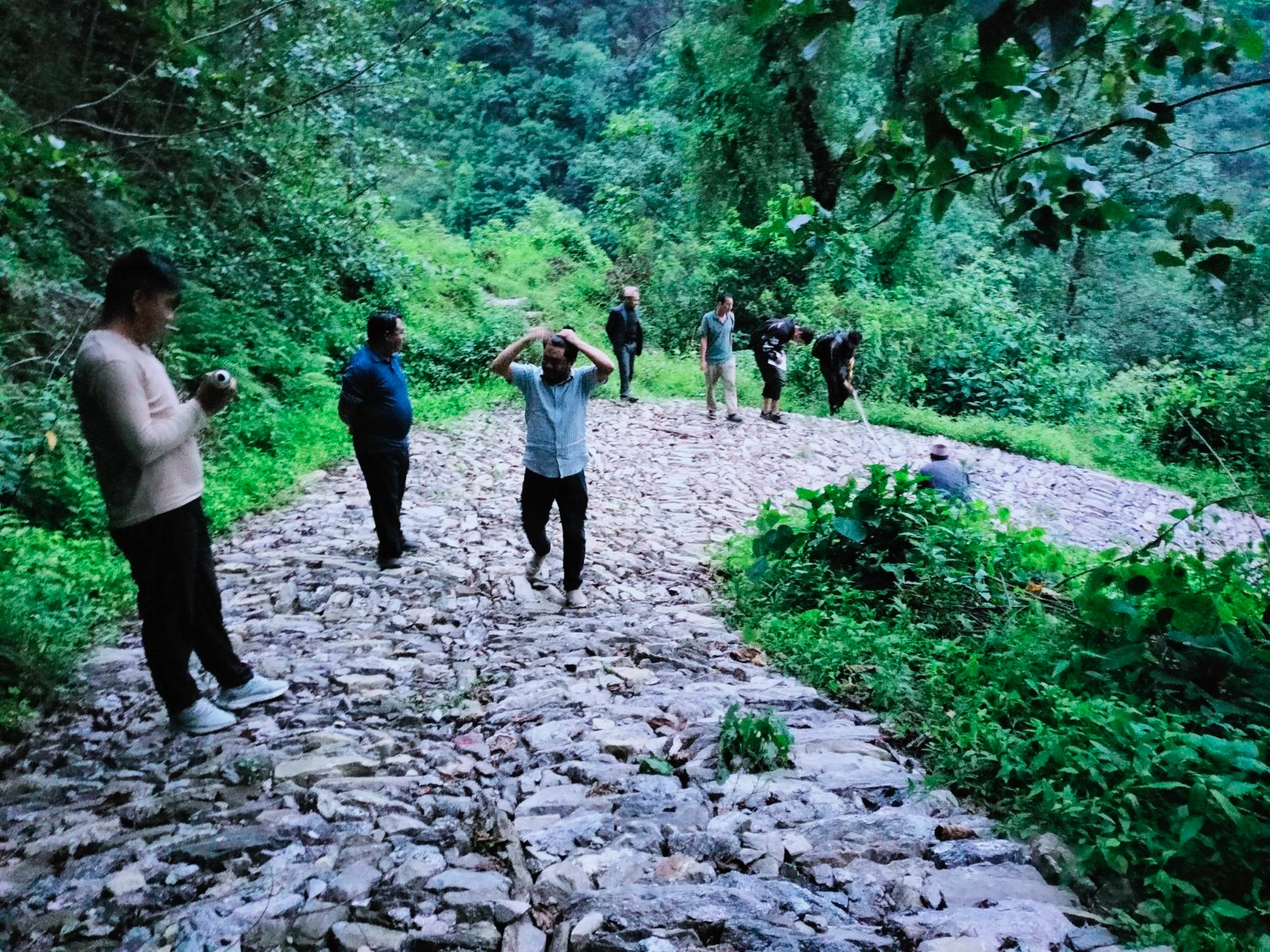 गौरवको योजनाको रूपमा गाउँपालिकाको मध्यमार्गी सडक बन्दै
