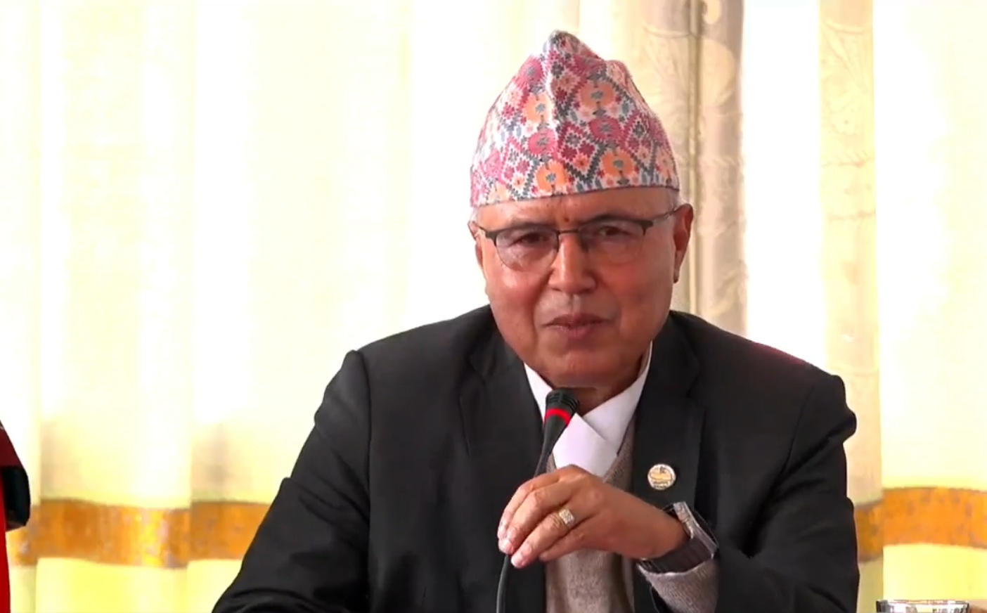 ठेकेदार छनोट भएर काम भइरहेका आयोजना रोकिदैँनः अर्थमन्त्री खनाल