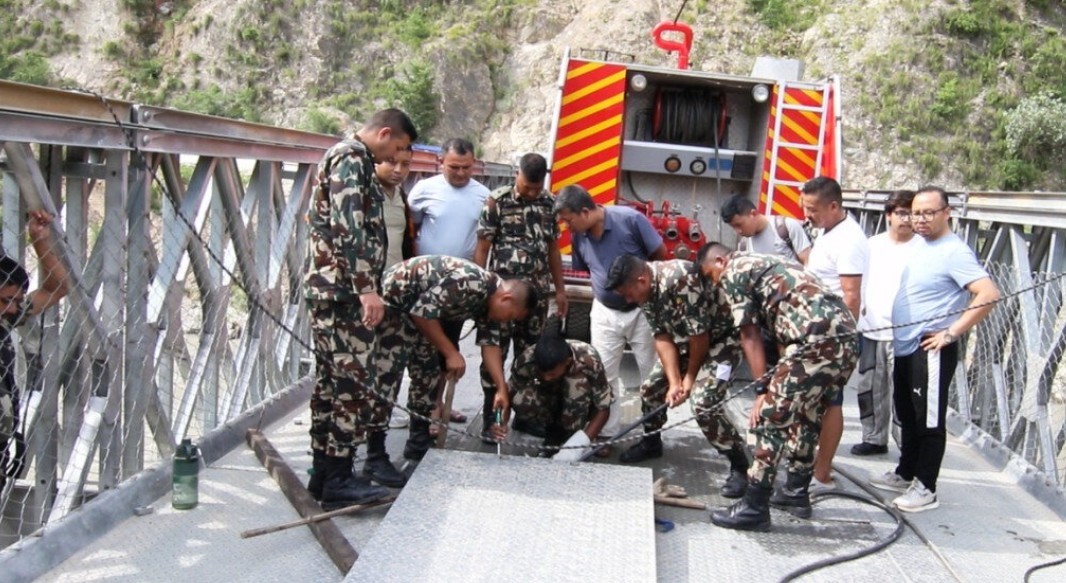 नेपाली सेनाले सुरु गर्यो खुर्कोट बेलीब्रीजको मर्मत