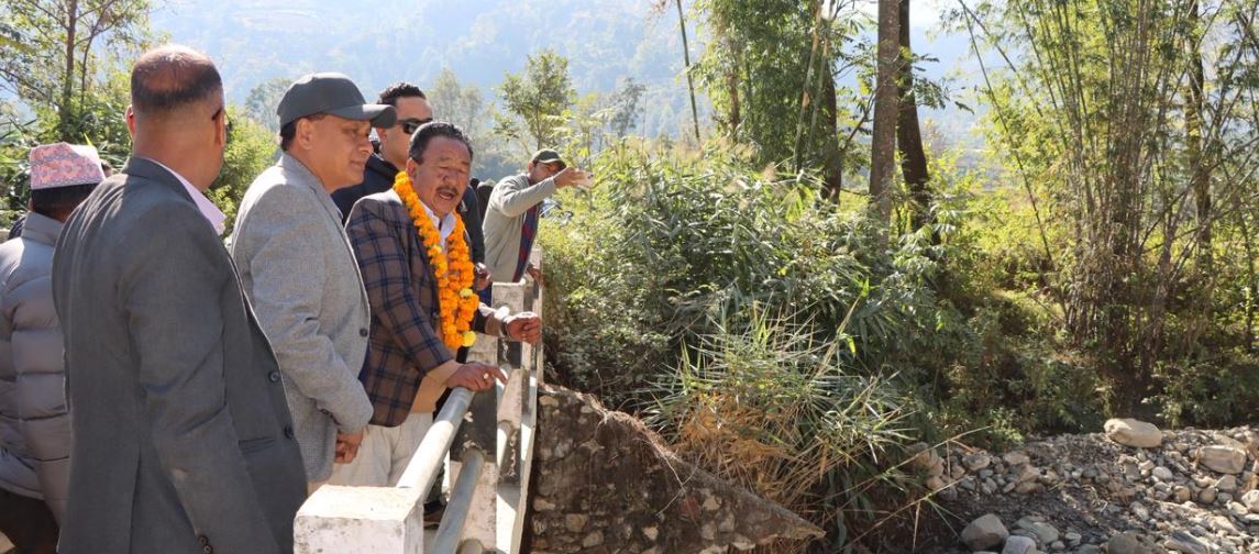 कुलमानले गरे बाढीग्रस्त काभ्रेपलाञ्चोक रोशी क्षेत्रको निरीक्षण
