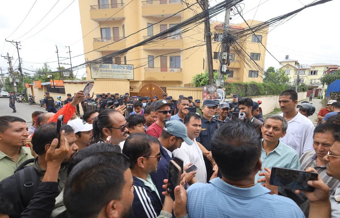 लगातार बजार घटेपछि सेबोन घेर्न पुगे लगानीकर्ता