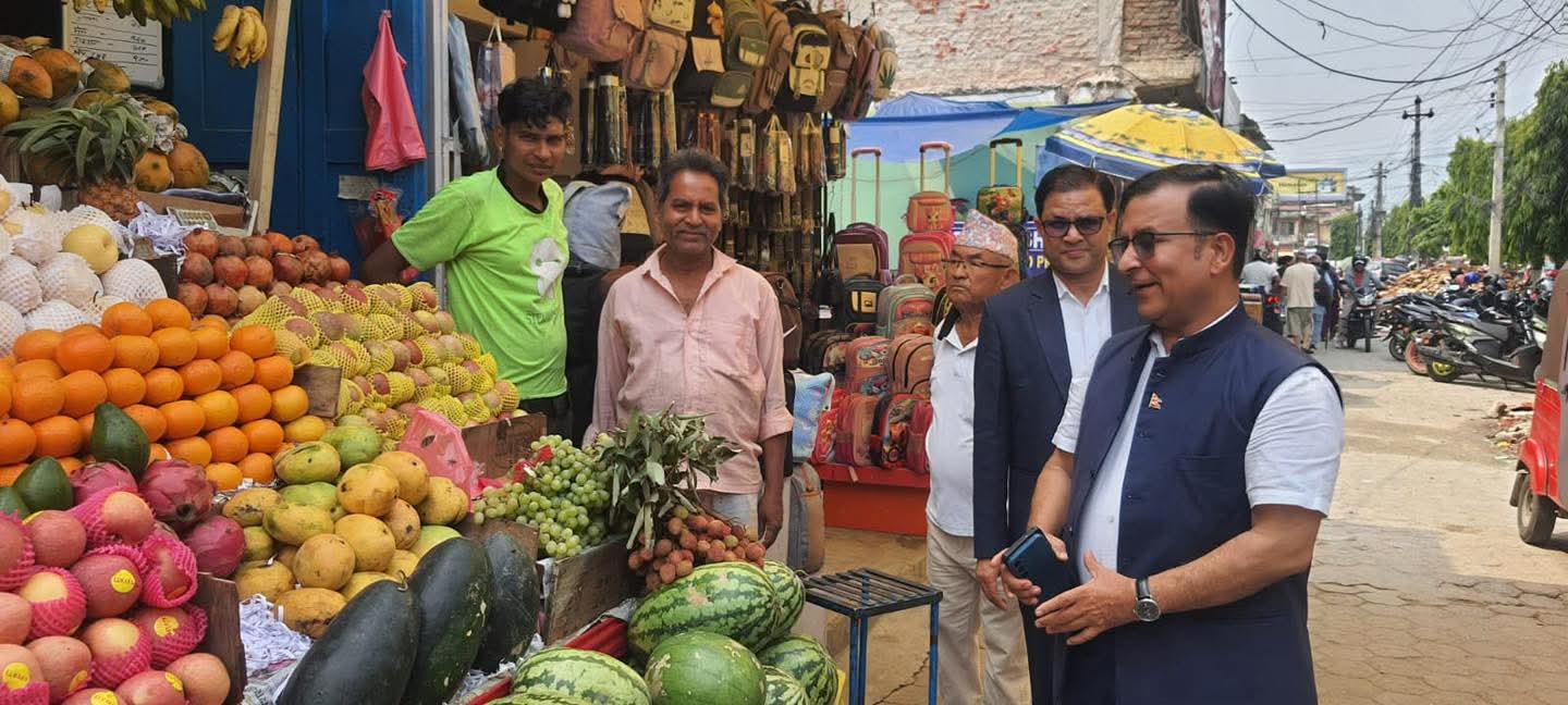 बजार अनुगमनमा मकवानपुर प्रशासन कडा, नियम उल्लंघन गर्नेलाई कारबाहीको चेतावनी