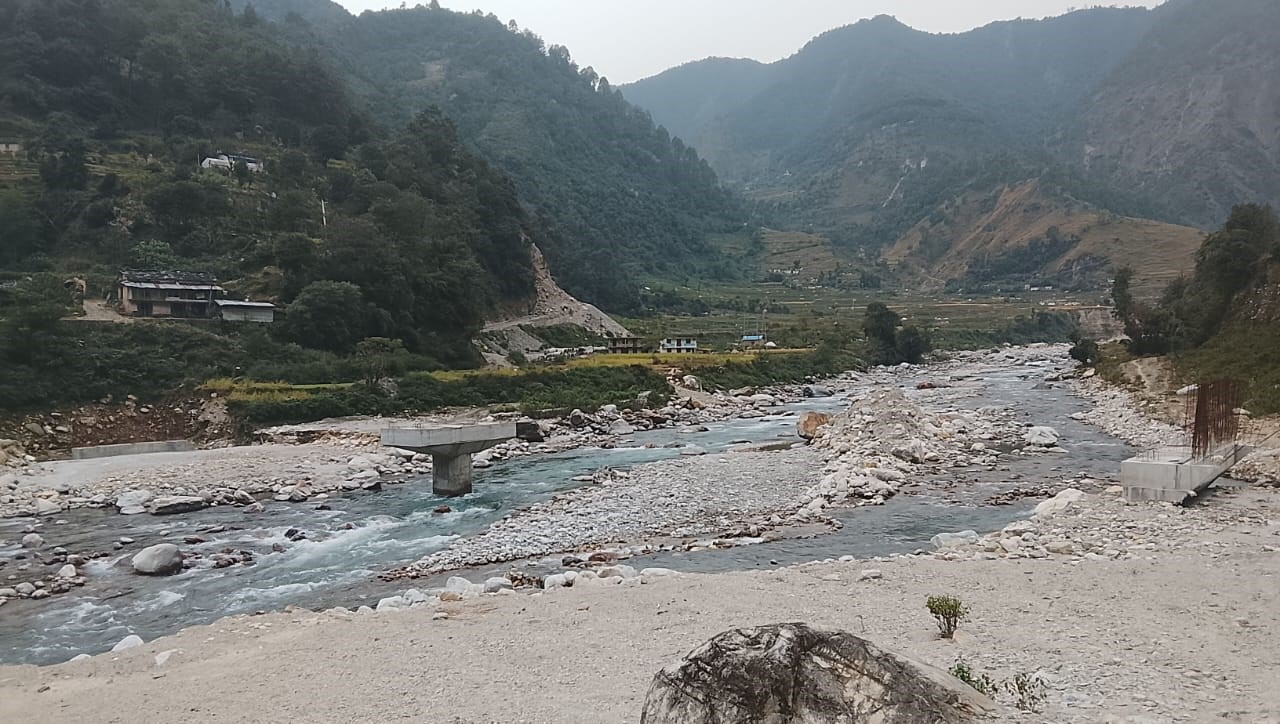 मार्तडी–थामलेक सडकखण्डको भौनेरामा निर्माणाधीन पुल ४० प्रतिशत प्रगति