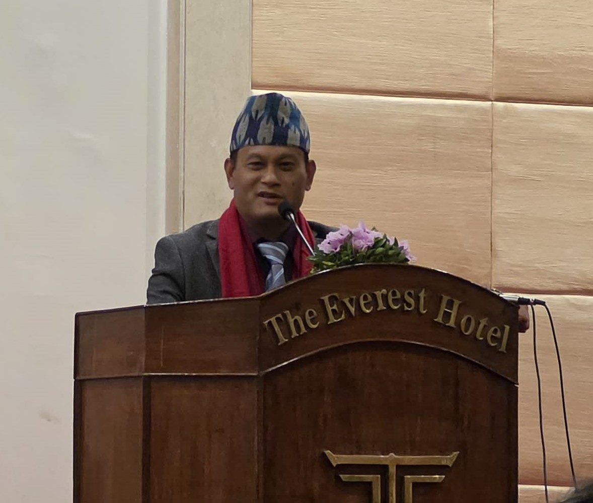 'बैंकहरु खुम्चदै गए, लघुवित्तहरु फैलदै गए'
