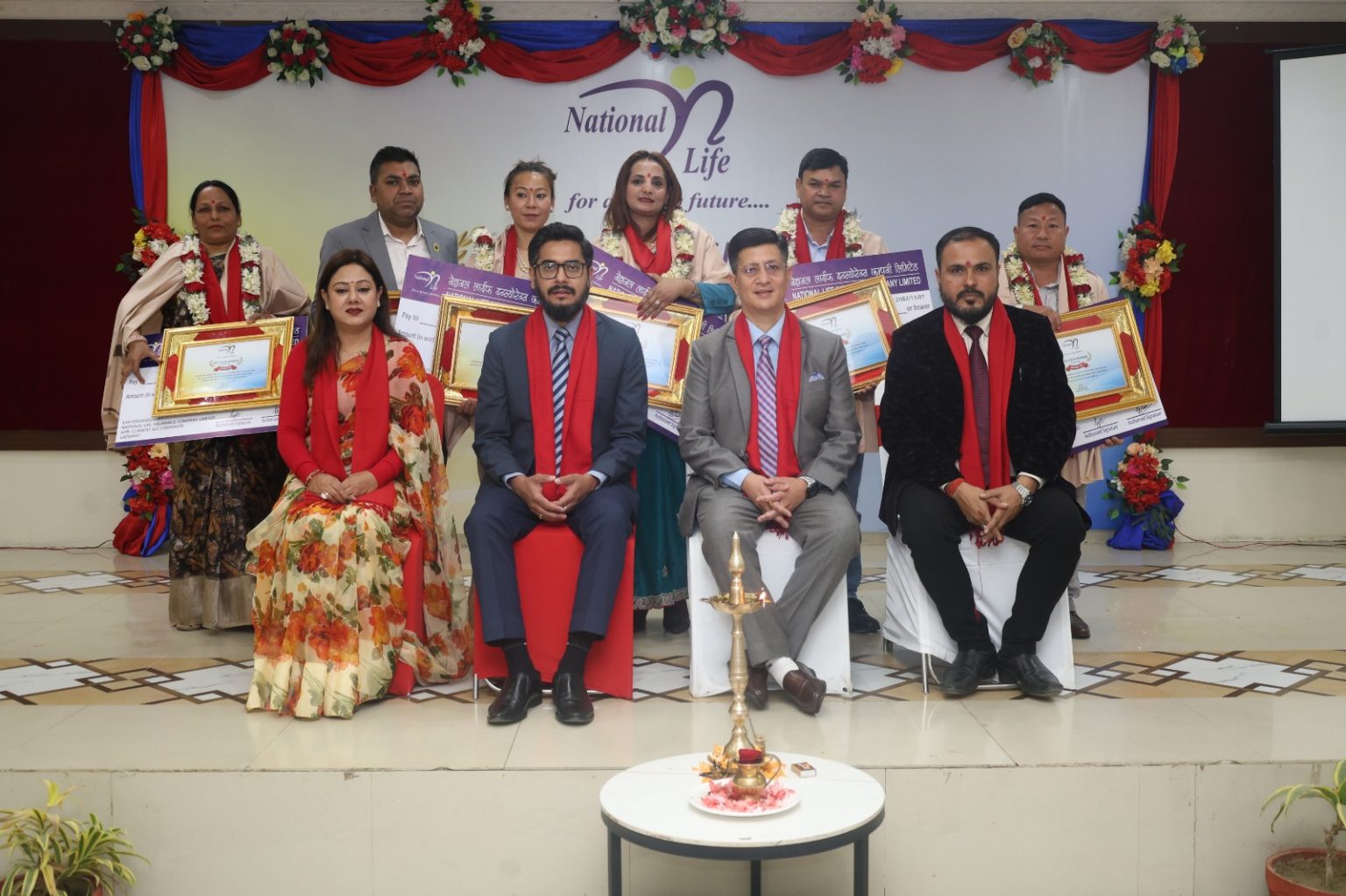 नेशनल लाइफले गर्यो मधेश प्रदेशका ७७ जना अभिकर्तालाई सम्मान