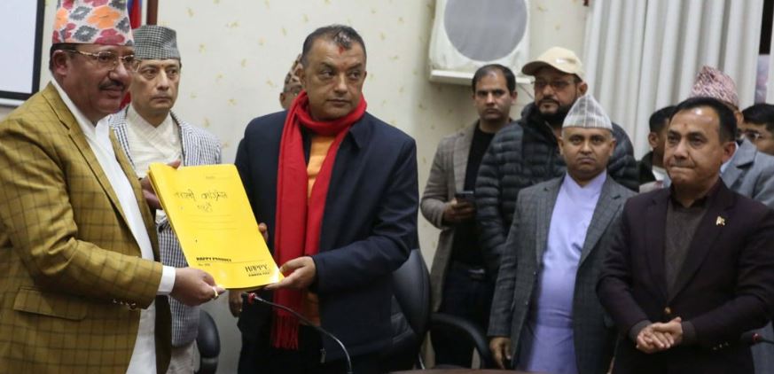 निर्वाचन आयोग पुगेर सभापतिको हस्ताक्षर परिवर्तन गर्न गगनको निवेदन