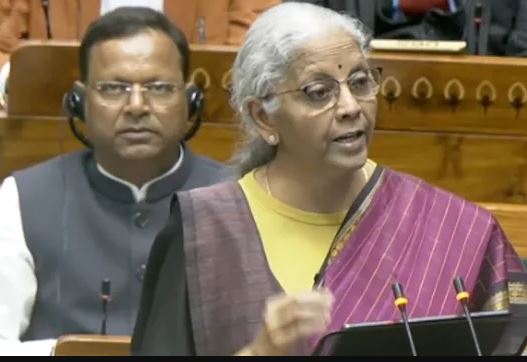 सेयर बजारमा कुनै राहत नदिई भारतले ल्यायो बजेट,  आयकर पनि यथावत
