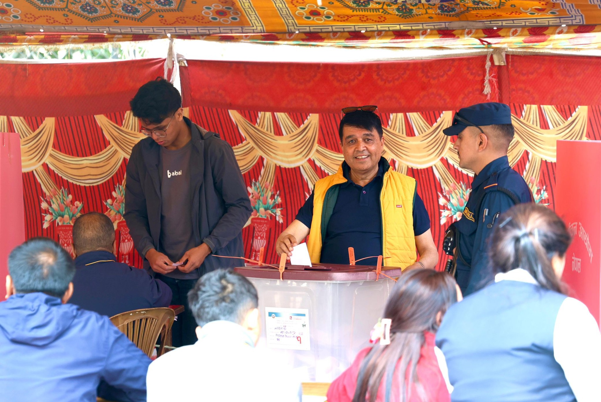 मतदान गर्दै महासंघ अध्यक्ष ढकालले भने: ‘सक्षम नेतृत्वबाट मात्रै समृद्धि सम्भव’