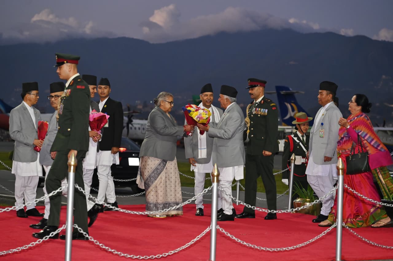 कतारबाट फर्किए राष्ट्रपति