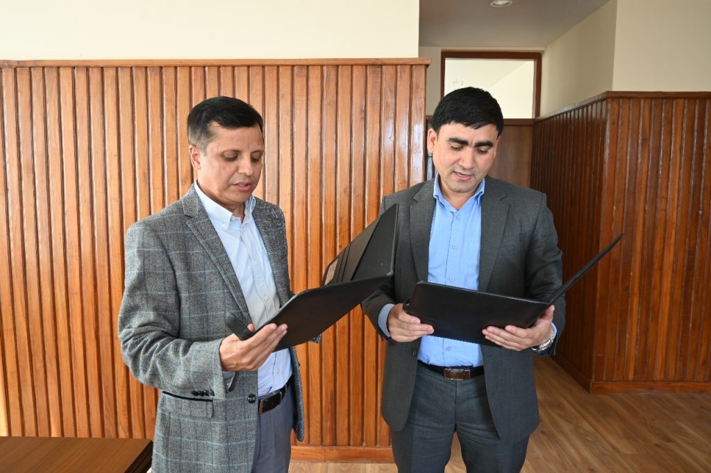 राष्ट्रिय जीवन बीमा कम्पनी लिमिटेडको सञ्चालक समिति अध्यक्षमा अर्यालले लिए सपथ