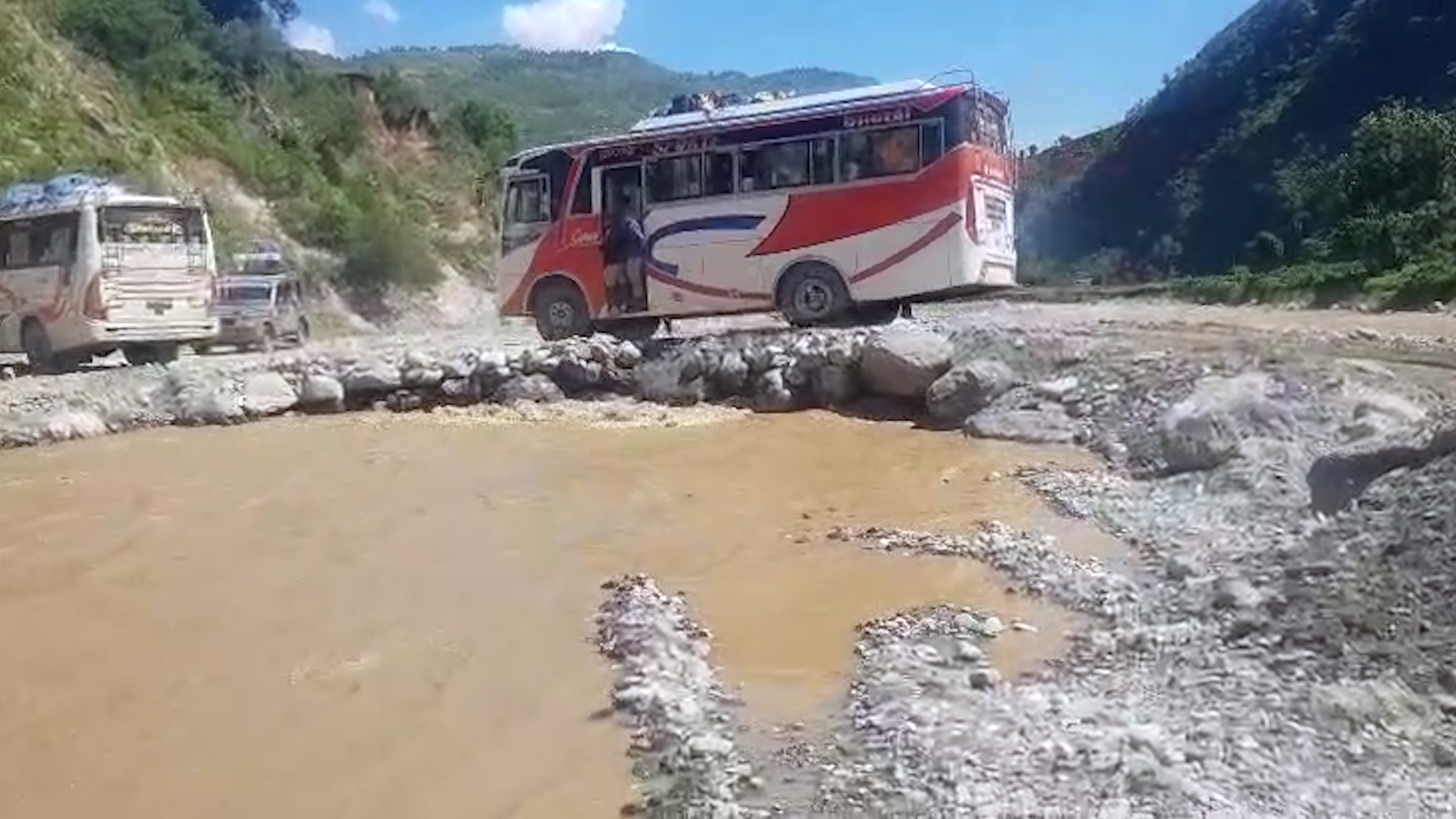 रोसीमा डाइभर्सन बनाएपछि काठमाडौंबाट रामेछाप आवतजावत सहज