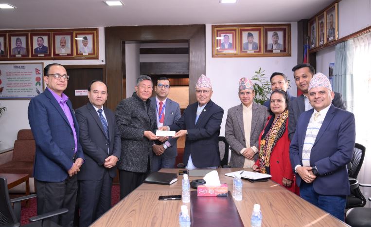 सिद्धार्थ प्रिमियर ईन्स्योरेन्सले सरकारको पूर्वाधार पुनर्निर्माण कोषलाई दियो १ करोड एक लाख