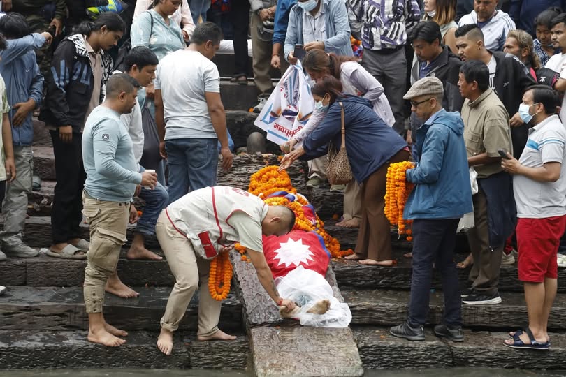 ओली र लेखकलाई पक्राउ गरेपछि गृहमन्त्री गुरुङ भन्छन:  'यो कसैप्रति प्रतिशोध होइन, केवल न्यायको सुरुवात हो'