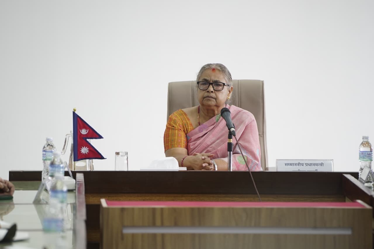 प्रधानमन्त्रीको पदभार गह्रण  गर्दै सुशिलाले भनिन,  'सार्वजनिक कागजात र  सम्पत्ति जलाउँनेलाई कसरी नेपाली भनौ ?'