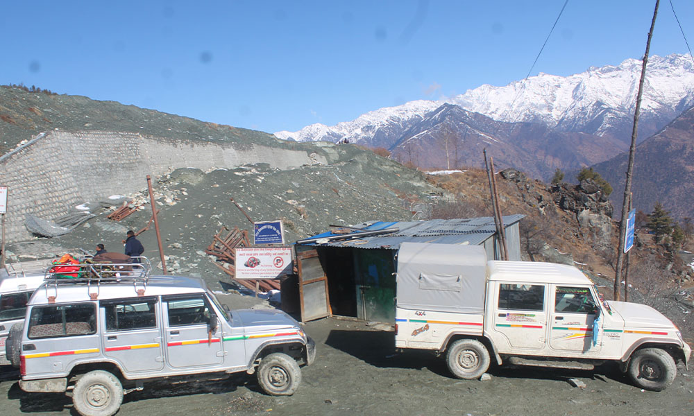 सडक सन्चालनमा आएको १३ बर्षपछि कालोपत्रेका लागि १६ करोड बजेट सुनिश्चित