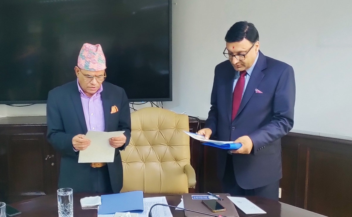 राष्ट्रिय वाणिज्य बैंकका नवनियुक्त सीईओ देवेन्द्ररमण खनालले लिए पद तथा गोपनीयताको शपथ