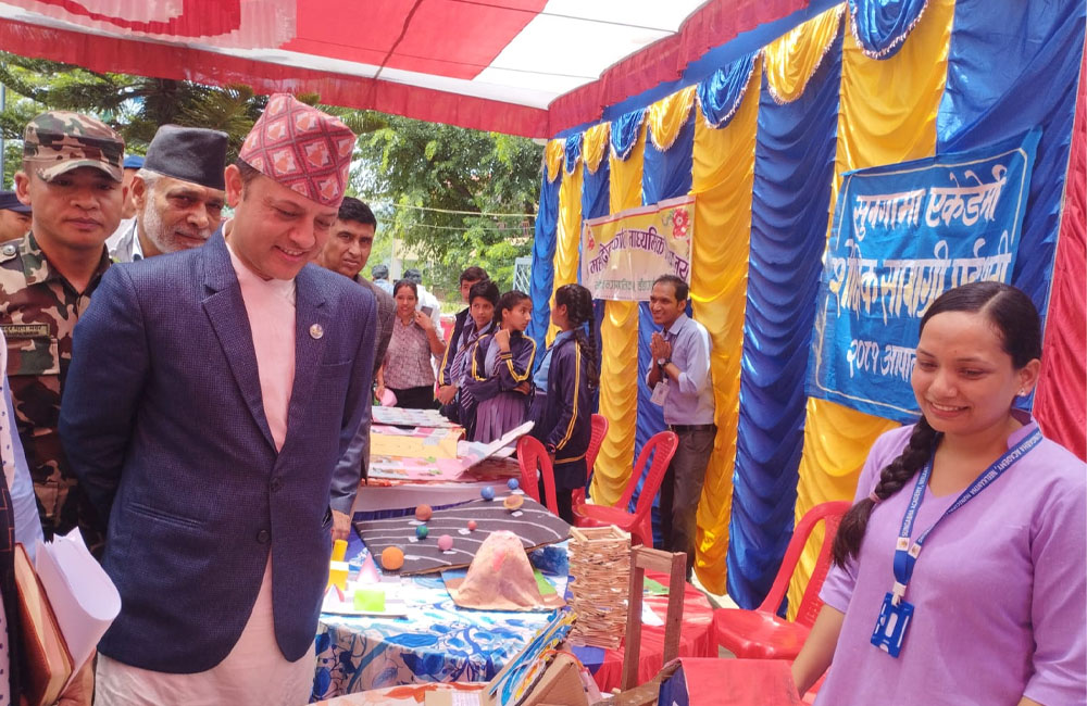 एक घण्टा भित्र श्रम स्वीकृति दिने गरी काम गर्न श्रममन्त्री अर्यालको निर्देशन