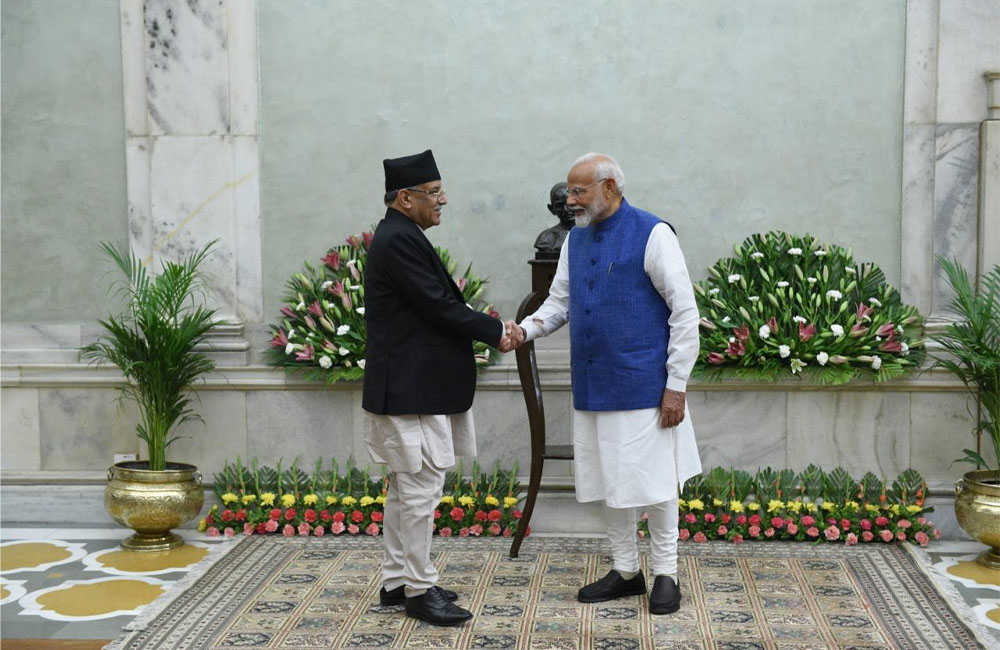 प्रधानमन्त्री प्रचण्ड र भारतका प्रधानमन्त्री मोदीबीच भेटवार्ता
