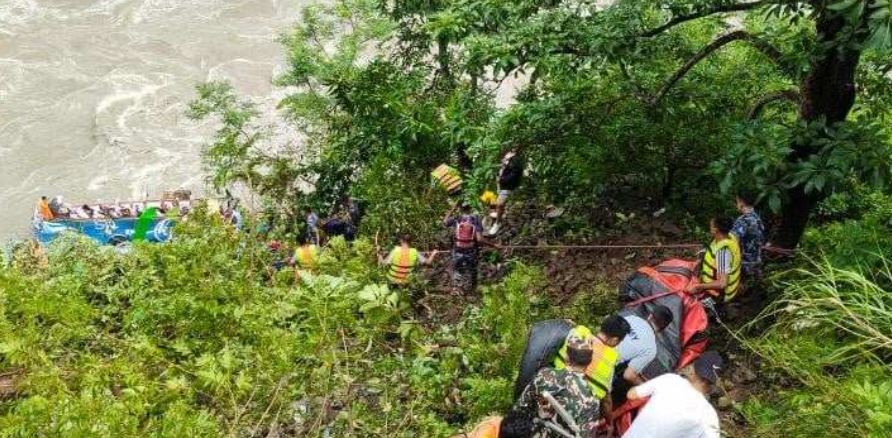 तनहुँ बस दुर्घटनामा मृत्यु भएका २६ जनाको शव परीक्षण चितवनमा हुने