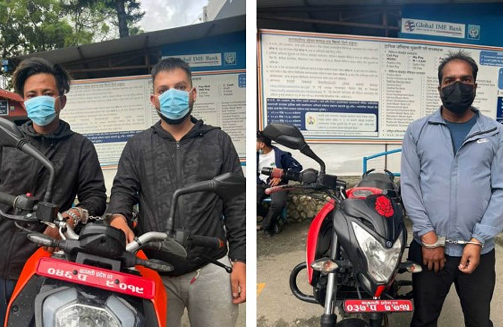मोटरसाइकल चोर्ने तीन जना पक्राउ