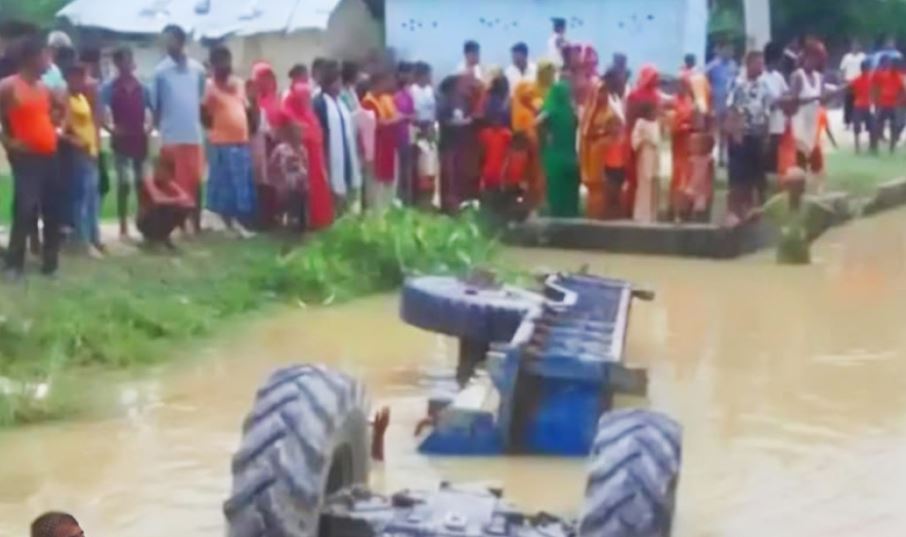 बोलबम यात्री सवार ट्याक्टर नहरमा खस्दा पाँच जना घाइते