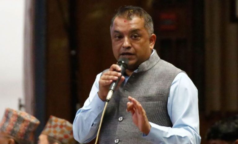 'इफ, बट' केही नभनी ओली देउवा र प्रचण्डलाई बिदाई गरौँ : गगन थापा