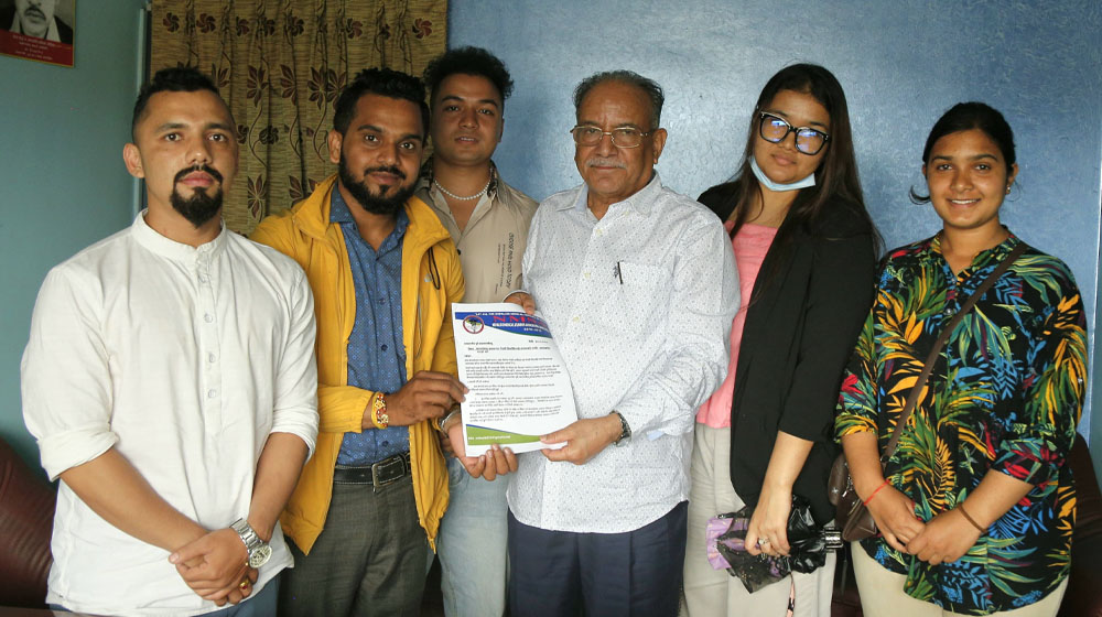 बंगलादेशबाट फर्केका विद्यार्थीलाई देशभित्रै इन्टर्नको व्यवस्था मिलाउन पहल गर्छु: प्रचण्ड
