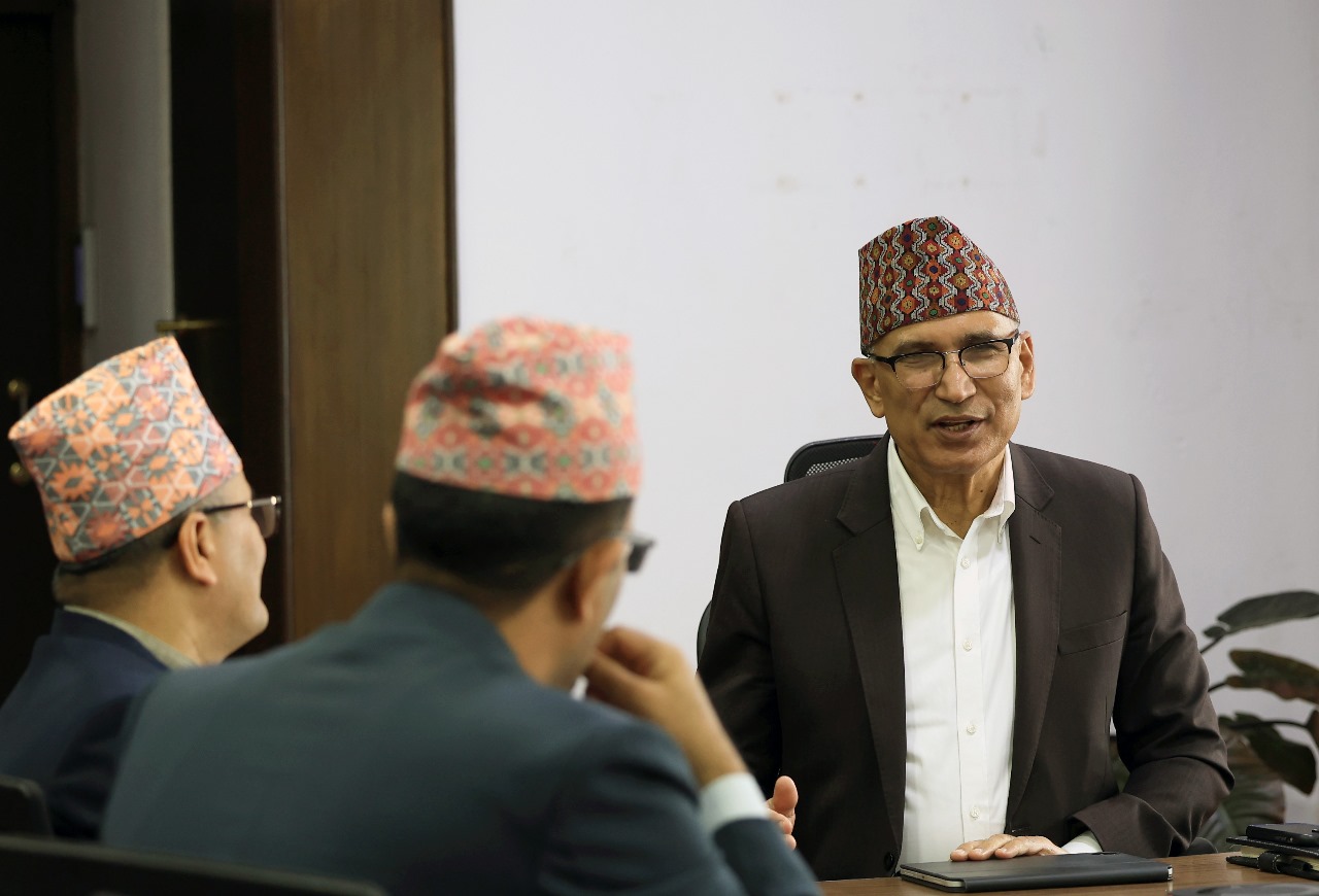 अर्थमन्त्रीसँग ट्युनिङ मिल्नेहरु नै नियमनकारी निकायमा हुँदा पनि अर्थतन्त्रमा किन आएन सुधार ?