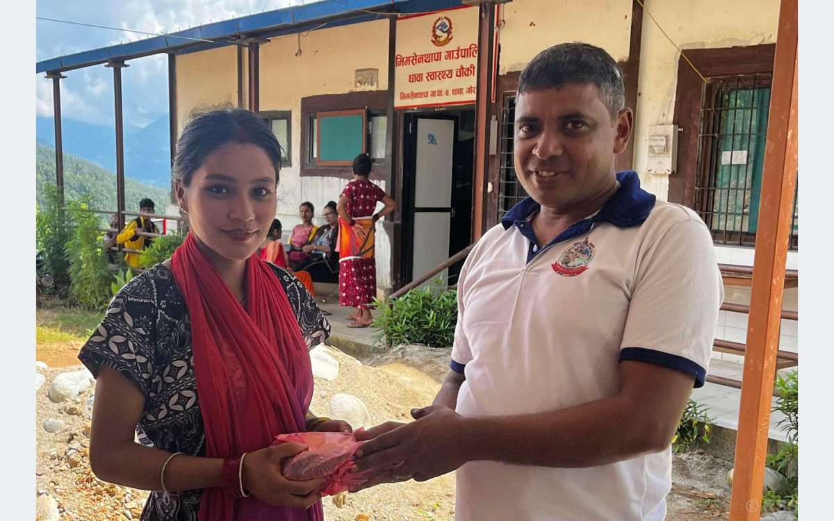गोरखाको भिमसेन थापा गाउँपालिकाद्वारा गर्भवती र सुत्केरीका आहारमा सुधार ल्याउन तरकारीको बीउ वितरण