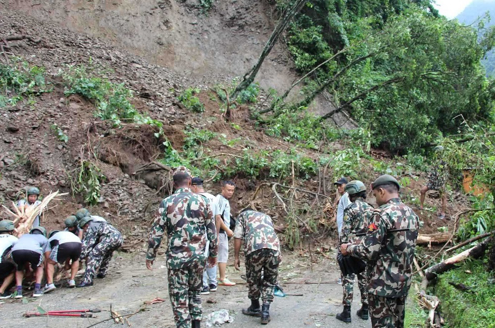 गोरखामा पहिरो जाँदा तीनजना बेपत्ता, दुई घाइते