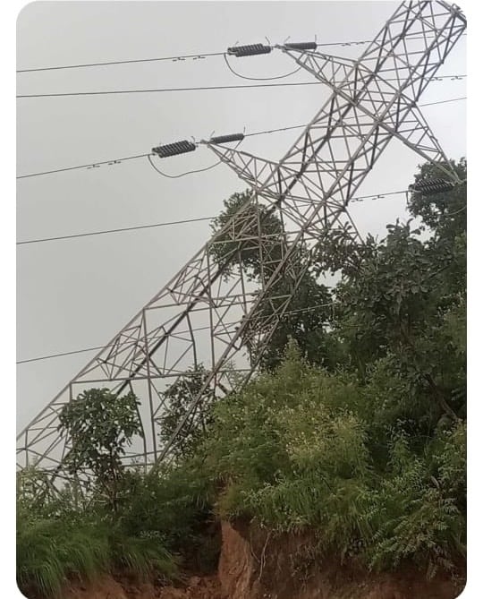 होङ्सी सिमेन्टमा विद्युत् आपूर्ति बन्द हुने गरी बर्दघाट–सर्दी १३२ केभी प्रसारणलाइनको टावर ढल्यो
