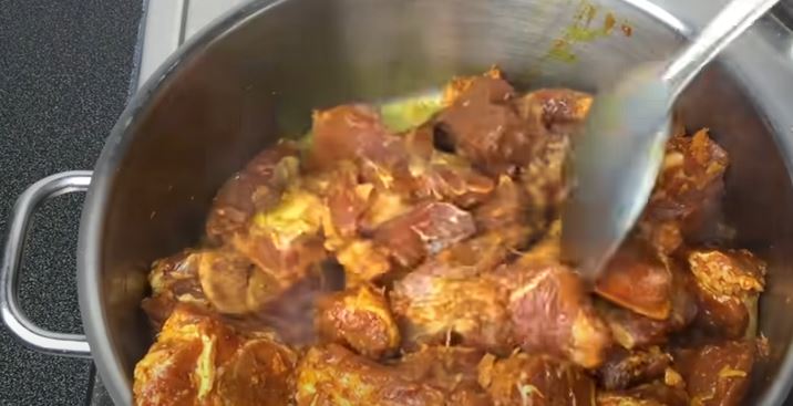 दशैंमा कसरी खाने? यस्तो छ पोषणविद्को सुझाव-