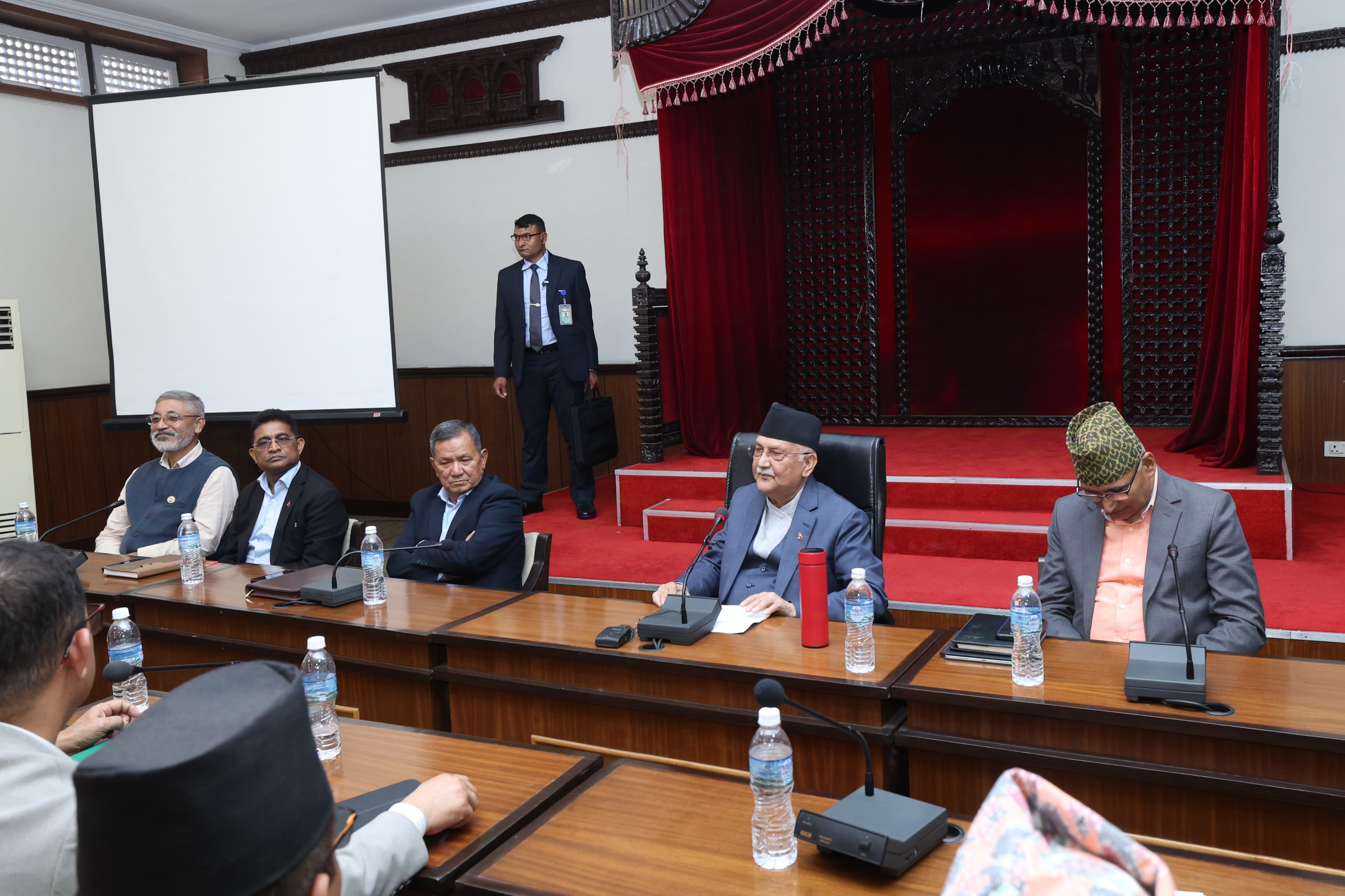 एमालेले सरकारको राहत कोषमा ५० लाख दिने निर्णय, उद्धार, राहतमा लाग्न प्रधानमन्त्रीको आव्हान