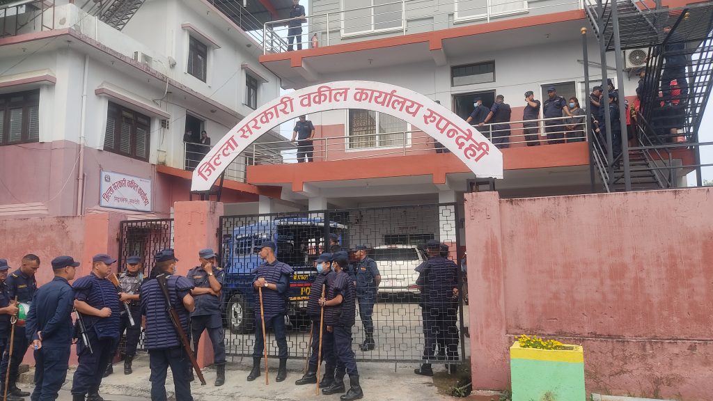 रास्वपा सभापति रवि लामिछानेलाई भैरहवा लगियो