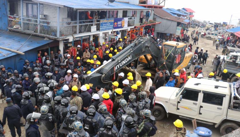 पाथिभरा मन्दिरमा केबलकार सञ्चालन गर्न दिने र नदिनेबीच मनमुटाब हुँदा झडप