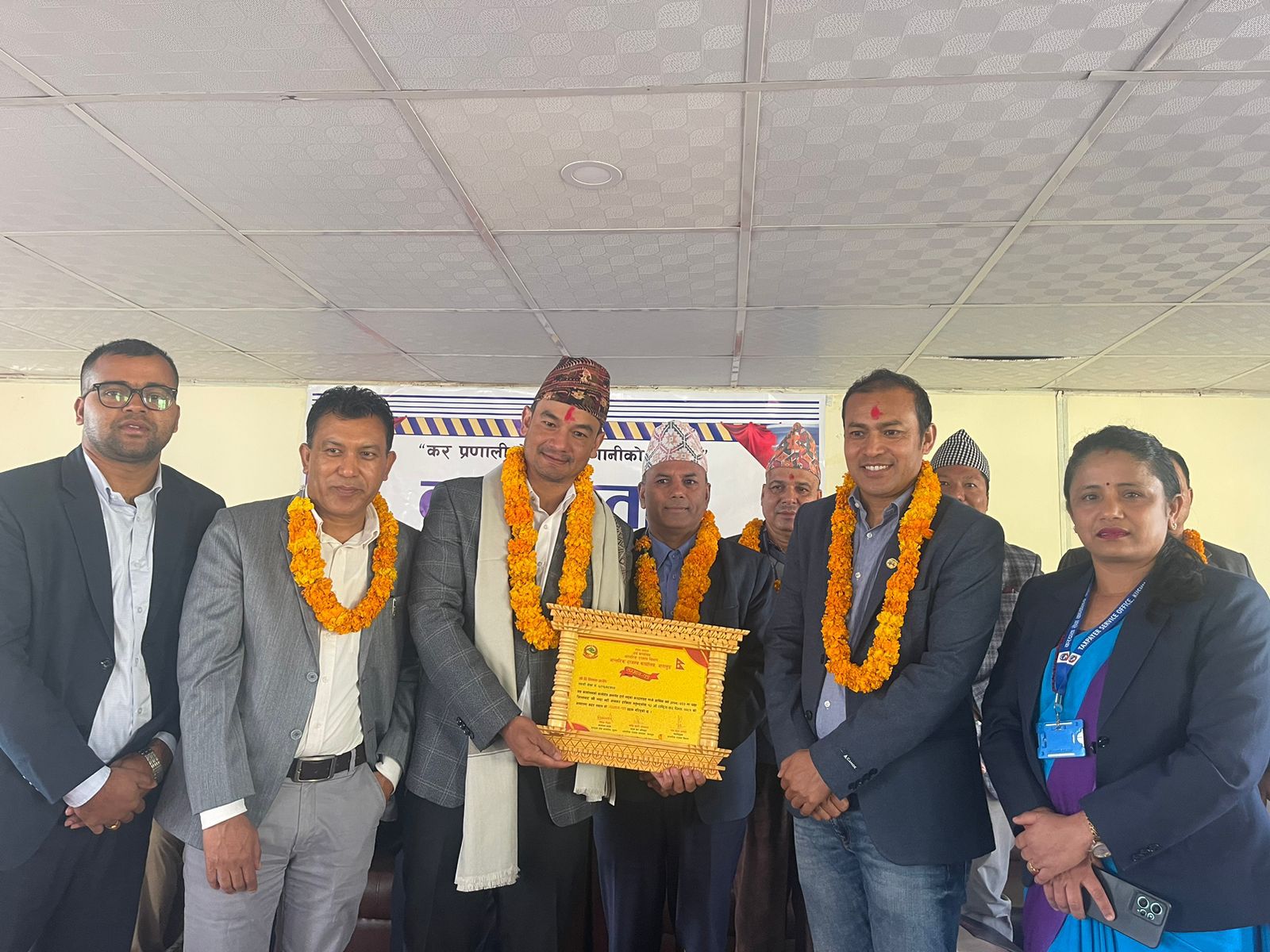 पर्वत जिल्लामा सबैभन्दा बढी आयकर तिरेर द क्लिफ बन्यो उत्कृष्ट करदाता