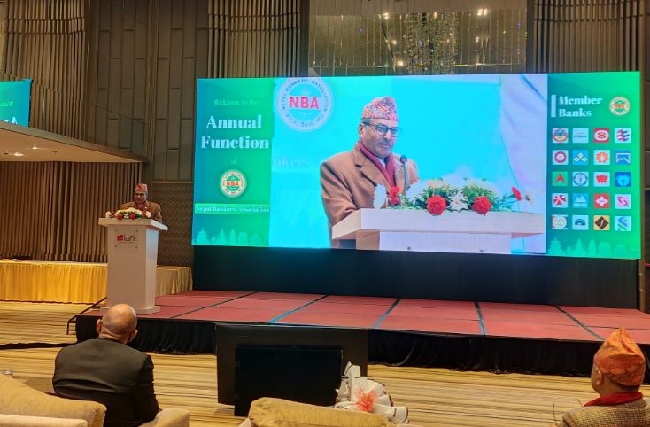 बैंकरहरुलाई गभर्नर अधिकारीको ढाडस- 'दिन सधैंँ अप्ठ्यारा हुँदैनन्,प्रोभिजनिङ नगरे अर्को वर्ष बैंक खोज्न जानपर्ने हुन्छ'