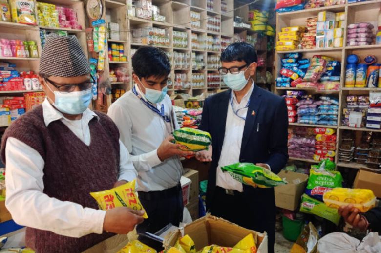 चन्द्रागिरीमा वाणिज्य विभागको अनुगमन, अखाद्य घ्यूद...